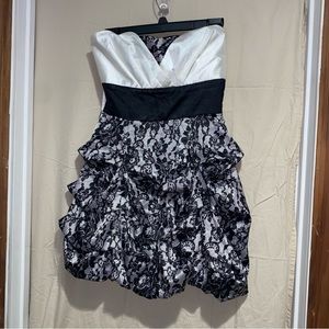 NWT Strapless Floral Black & White Dress